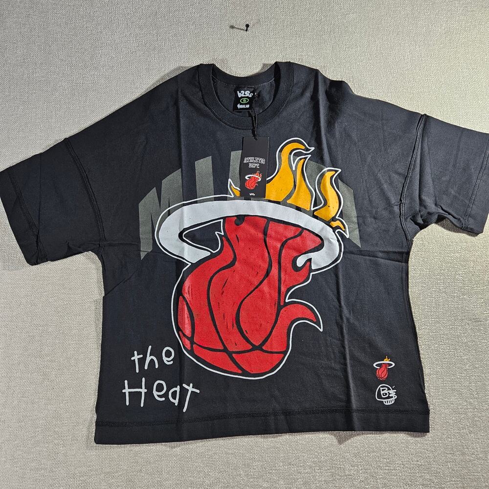 Shoe Palace Miami Heat NBA Oversized Shirt Mens Small NWT Licensed